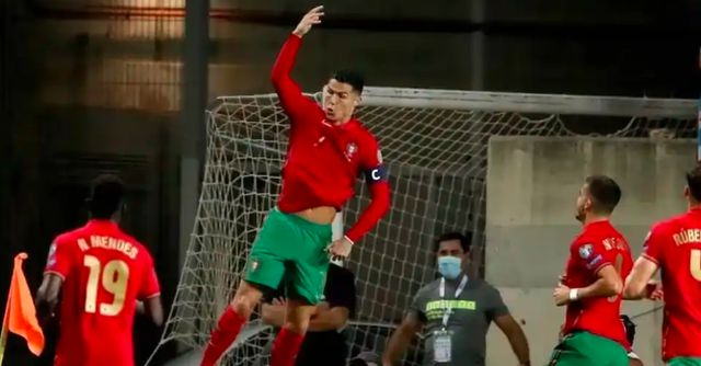 巴塞罗那教练压力巨大！，C罗遭遇十五持续失利引发球迷热议(巴塞罗那1718战绩)