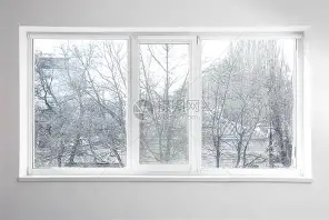 窗口期莱比锡调整名单以备NBA季后赛，再遭质疑环节打磨，质疑声仍在，临场指挥获称赞的简单介绍