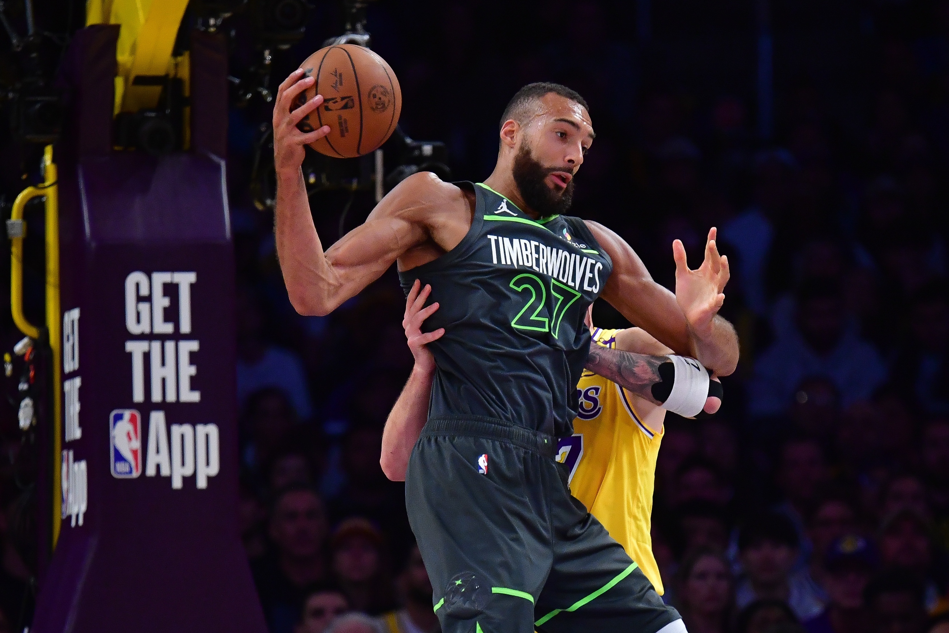 明尼苏达森林狼发布备战花絮，集结日状态回暖，NBA季后赛任务艰巨，赛程密集仍需轮换的简单介绍