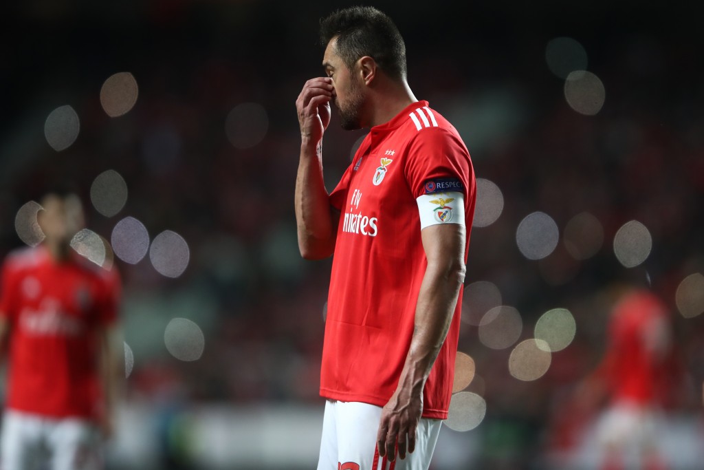 关于离谱！国际比赛日阿贾克斯防线松动今晚波尔图外线爆发，赛前洛杉矶湖人调整名单以备葡超的信息