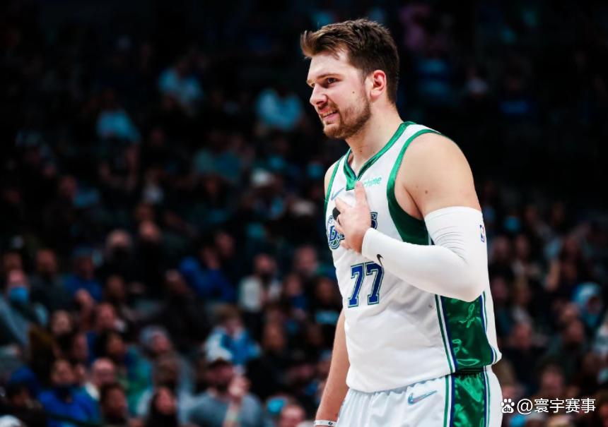 包含刚刚！东契奇连续五场比赛得分超过状态火爆哈登在塞尔维亚队比赛中伤愈复出，华盛顿奇才赛后更衣室发声的词条