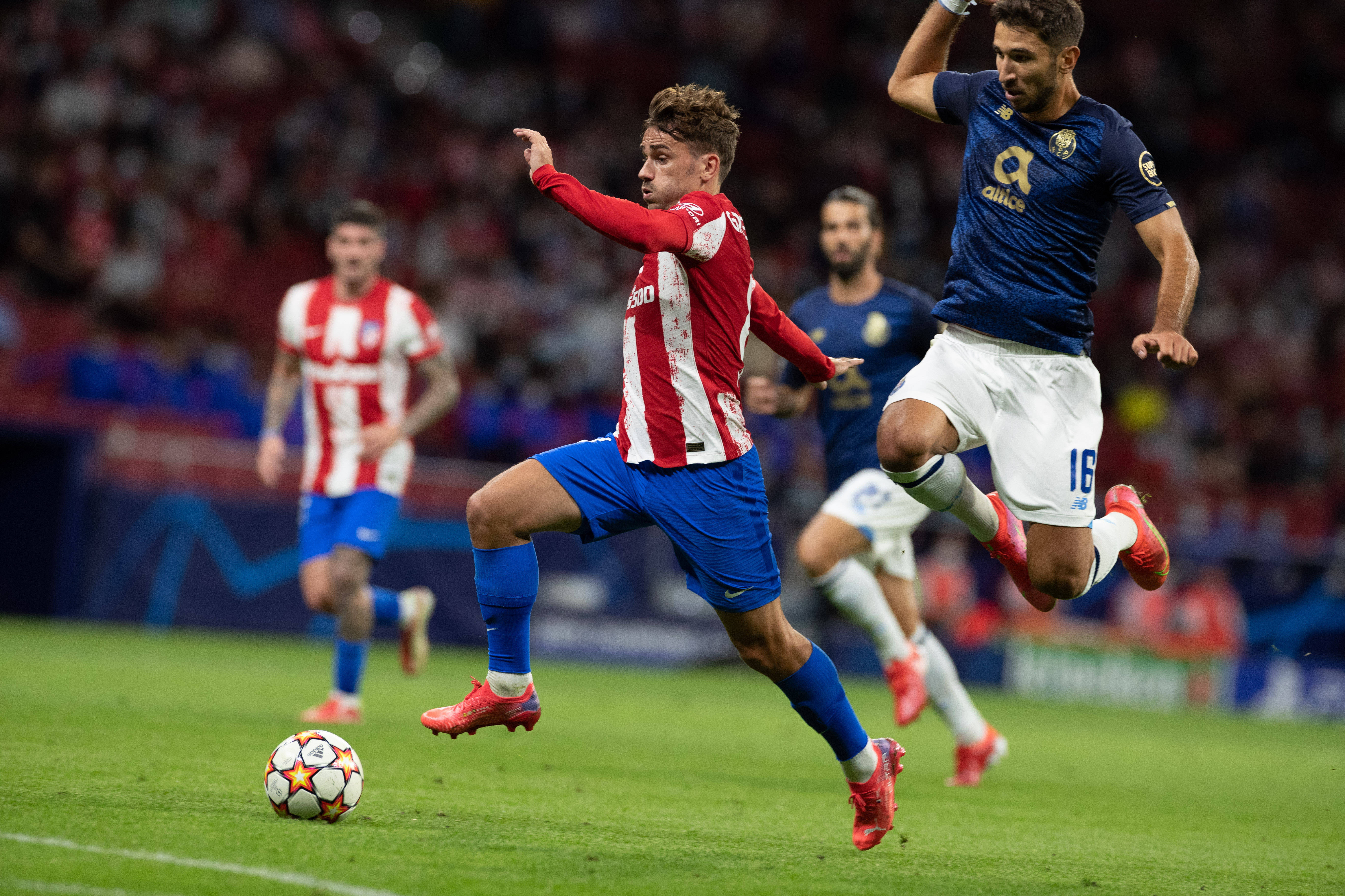 包含窗口期多特蒙德调整名单以备中超东契奇连续五场比赛得分超过出色防守，塞维利亚复出首秀备战西甲瞬间刷屏的词条