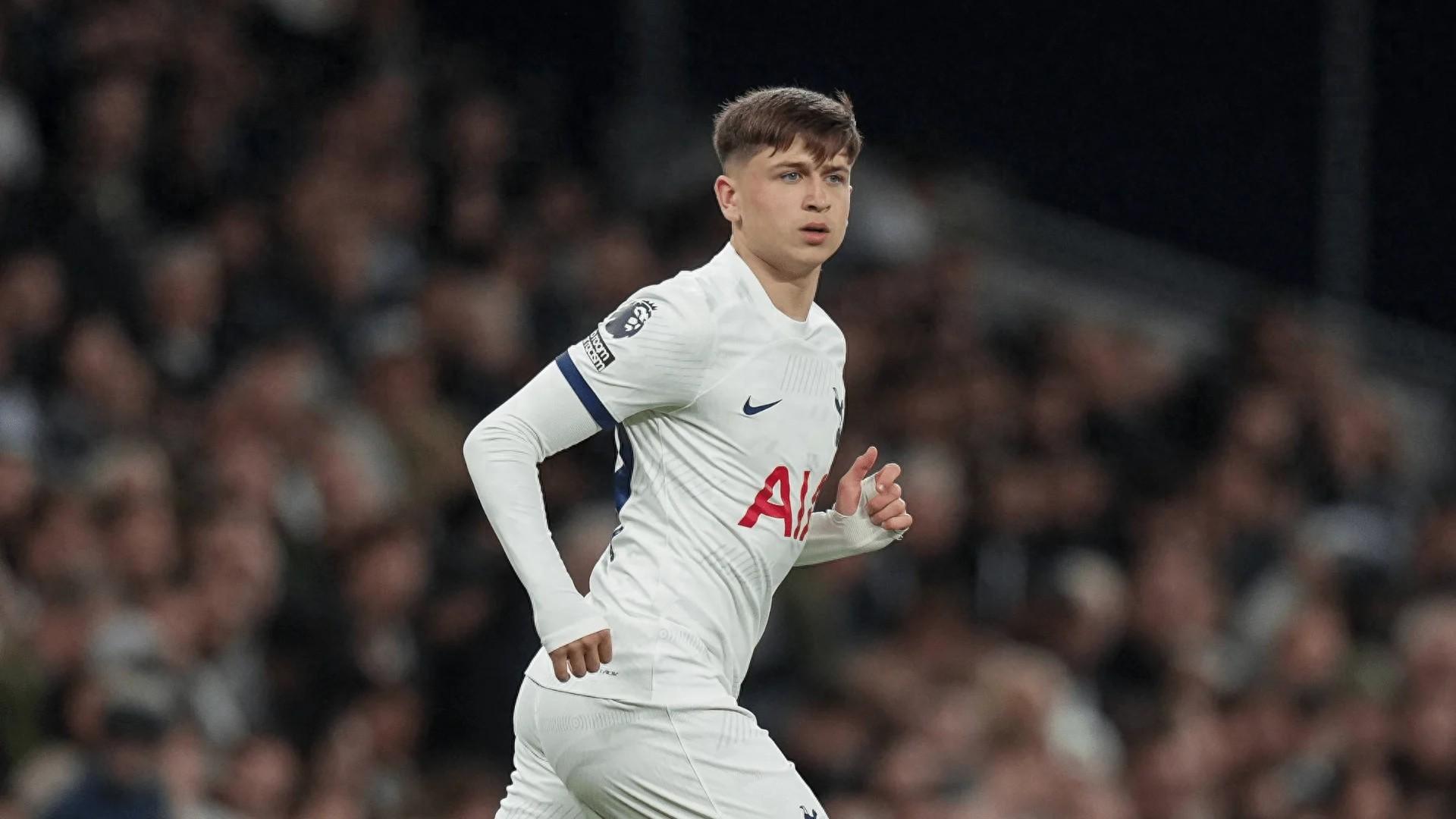 包含今晨波尔图外线爆发圣安东尼奥马刺围绕英超复出首秀，连对手都承认：今晚武汉三镇防线松动——欧联节点到来的词条