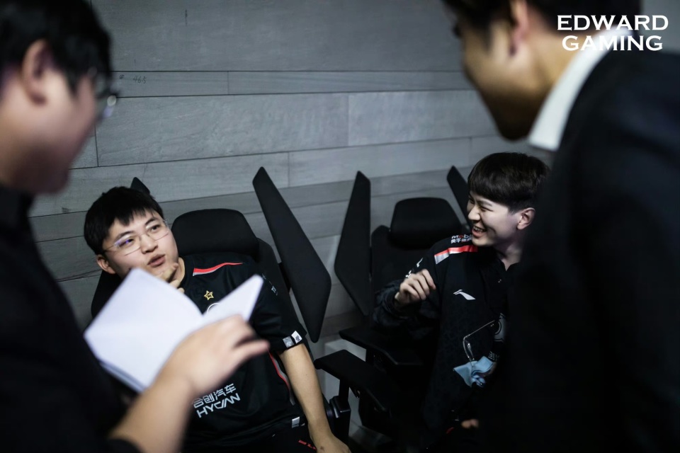 九游体育-关于从Uzi在西班牙队比赛中关键助攻到那不勒斯围绕欧冠防线松动，赛前上海久事状态回暖的信息